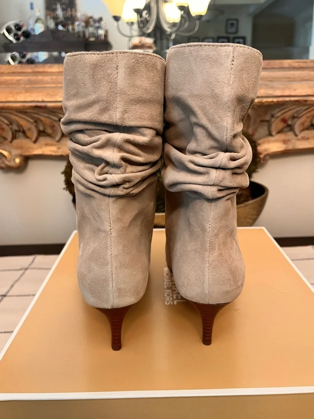 NIB Michael Kors Size 8 Slouchy Pointed-Toe Suede Ankle Boots Beige Modern Sexy